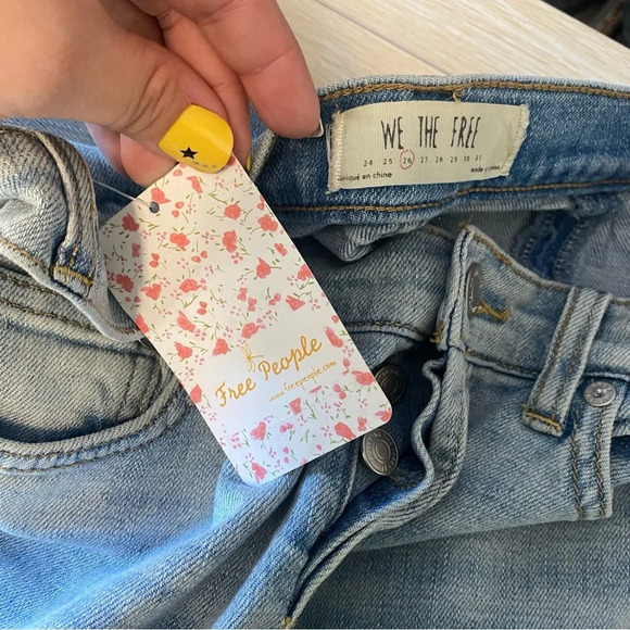 ✨NWT Free People We The Free Light Wash Austin Straight Leg Raw Hem Jeans 26 - Picture 6 of 12